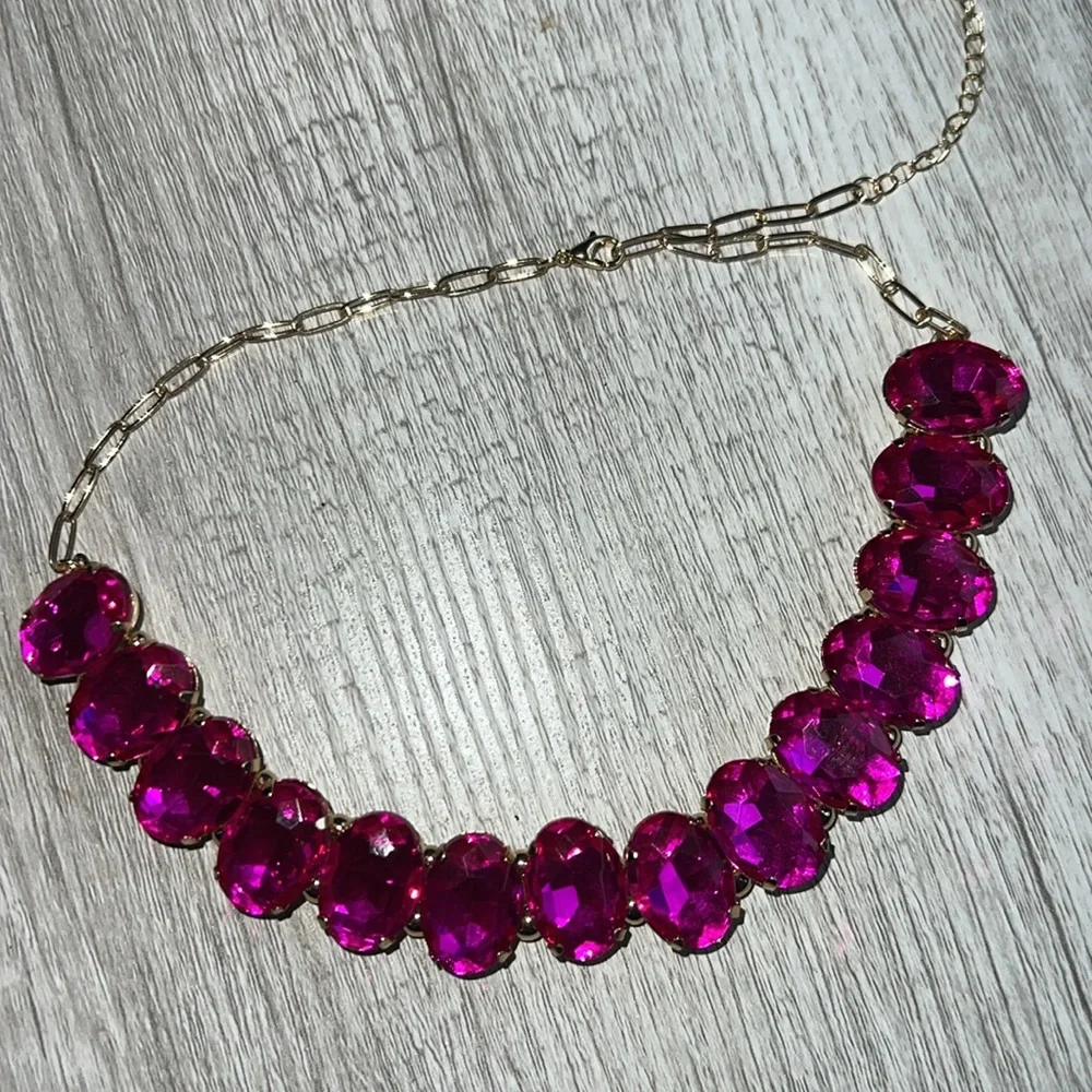 Pink gem necklace with gold link chain - Picture 5 of 5